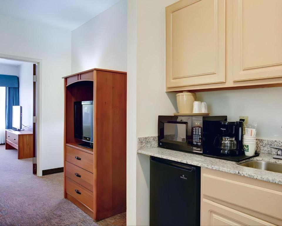 Quality Inn & Suites Airport Остин Экстерьер фото