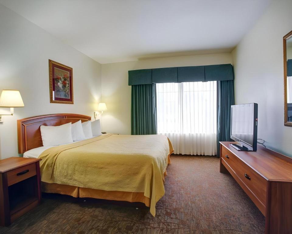 Quality Inn & Suites Airport Остин Экстерьер фото