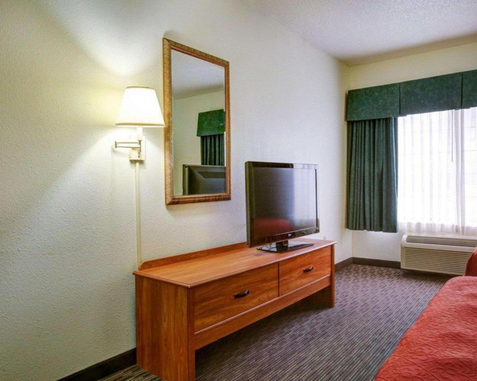 Quality Inn & Suites Airport Остин Экстерьер фото