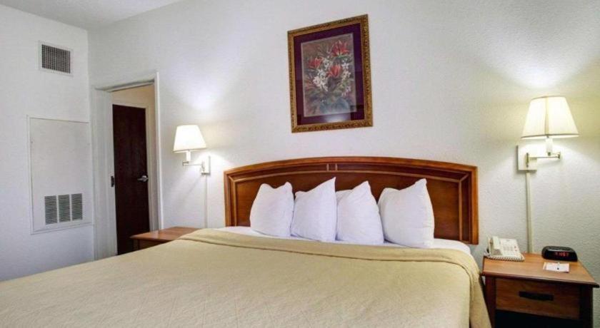 Quality Inn & Suites Airport Остин Экстерьер фото
